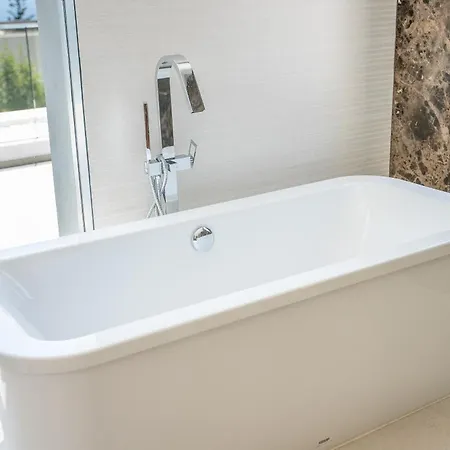 Mirage, Sierra Blanca, Villa